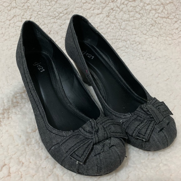 Beautiful bow design shoes - Picture 2 of 3